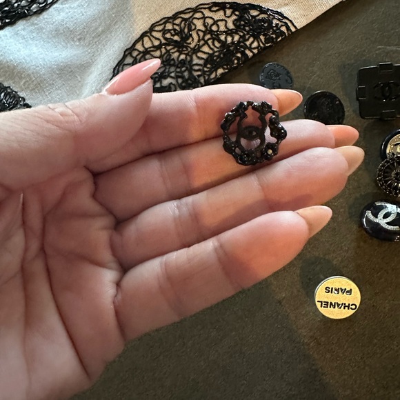Chanel buttons 100% authentic - Picture 4 of 6